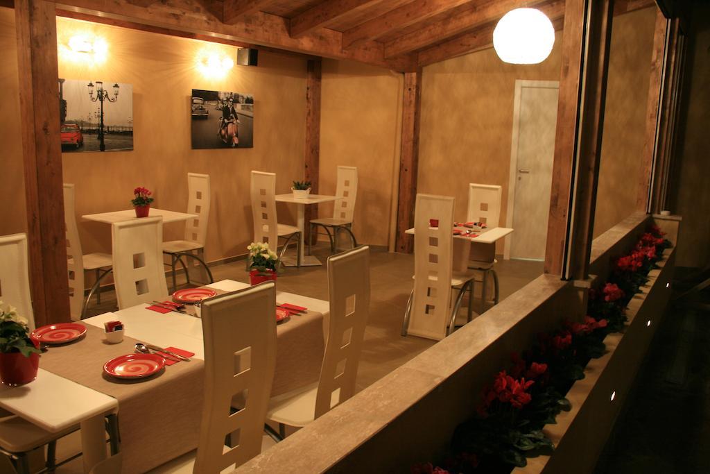 Tango Hotel Rome Bagian luar foto