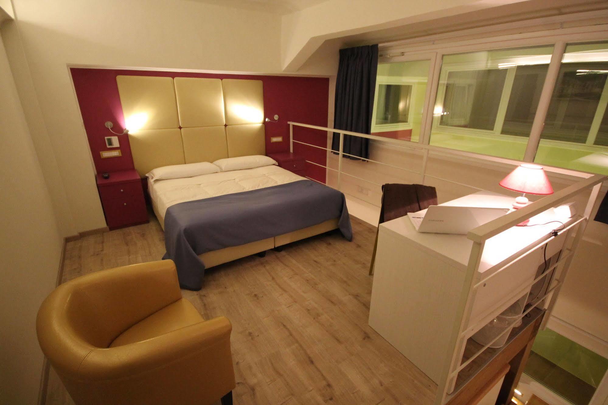 Tango Hotel Rome Bagian luar foto